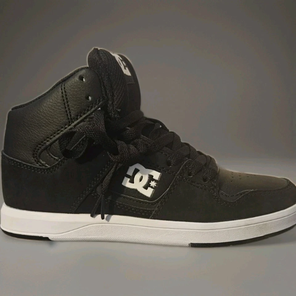 DC Shoes Cure HI Top Juvenil 3.5 Negro Blanco Tenis Skateboarding Nuevo Con Caja Foto 3 de 4