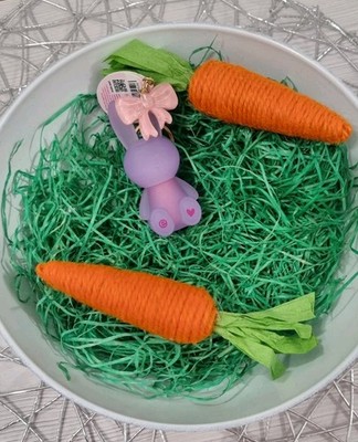 1xNeu & Ovp Essence  EVERYBUNNY Needs SOMEBUNNY  Lipgloss/ Lip balm 
