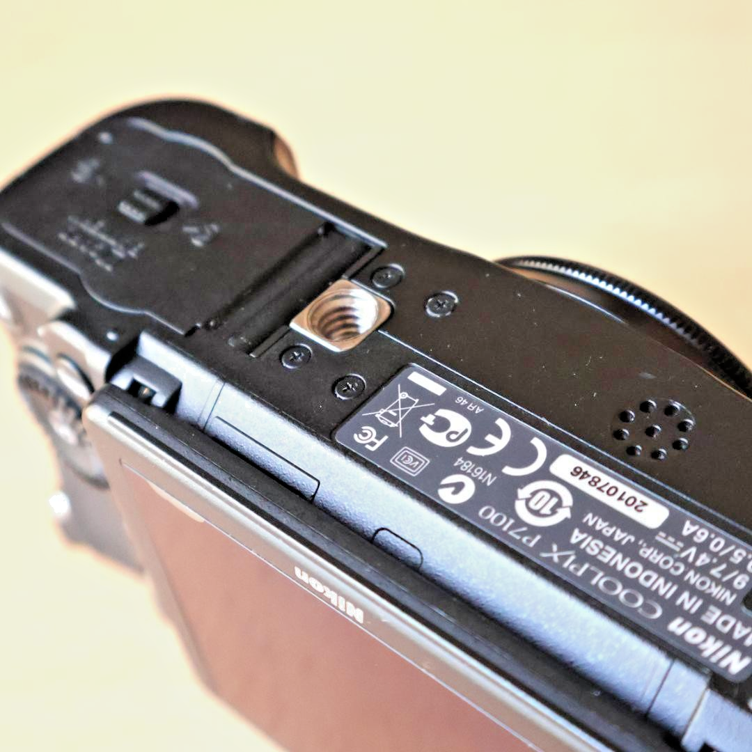 Nikon COOLPIX P7100 Digital Camera Black 10.1MP CCD Tilt-LCD