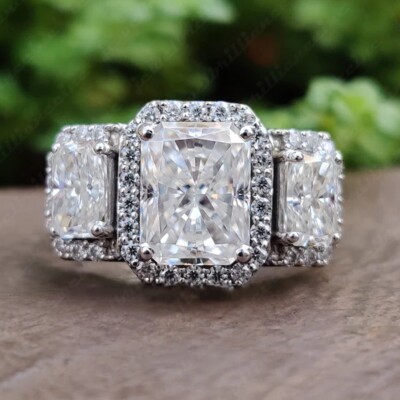 4,48 kt Moissanit-Verlobungsring mit drei Steinen im Radiant-Schliff 14 kt Weißgold vergoldet