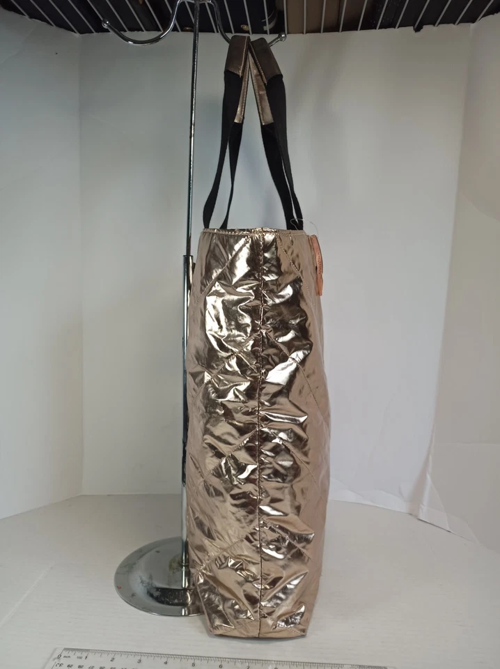 Bolso de Mano Victoria's Secret Edición Limitada Grande Oro Rosa Tela Metálica Foto 3 de 4