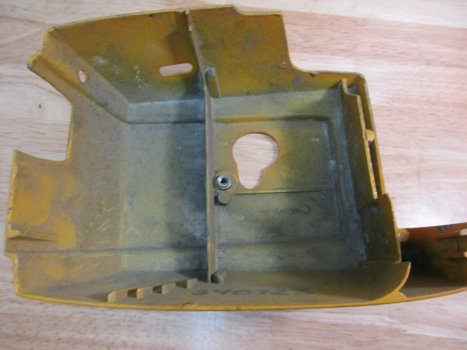 NUEVA Cubierta de filtro de aire para motosierra Partner genuina P/N 440738 o 340723 Foto 3 de 4