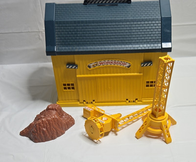 New  Ray 1996 C onstruction Toy Work Shop Yellow Barn.