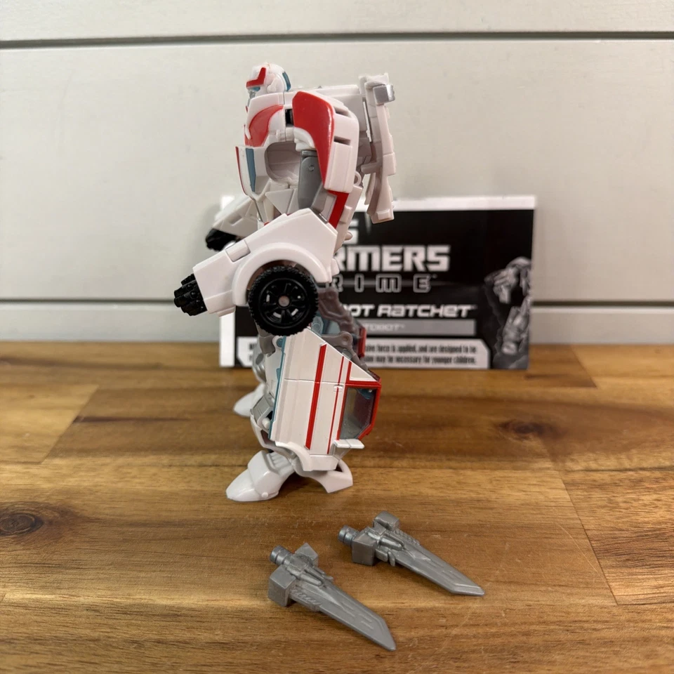 Transformers Prime Robots in Disguise Deluxe RATCHET 2012 ¡Envío completo rápido! Foto 4 de 4