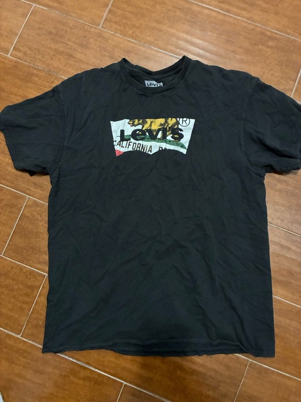 LEVIS Short Sleeve 100% Cotton Tee Shirt CALIFORNIA Size Large USED