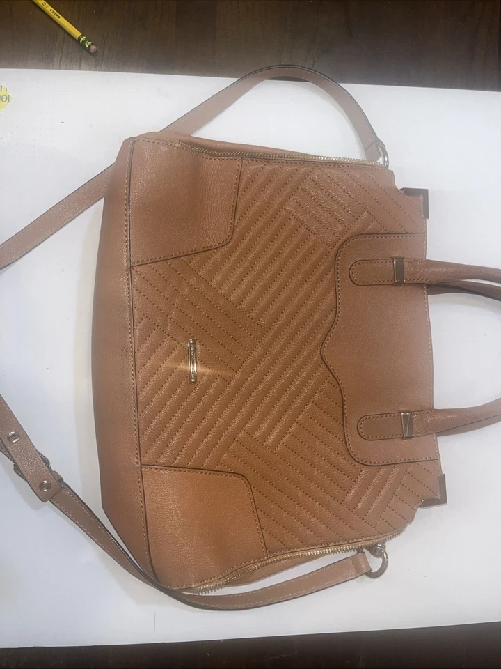 Cartera de cuero acolchada mediana Rebecca Minkoff Foto 4 de 4