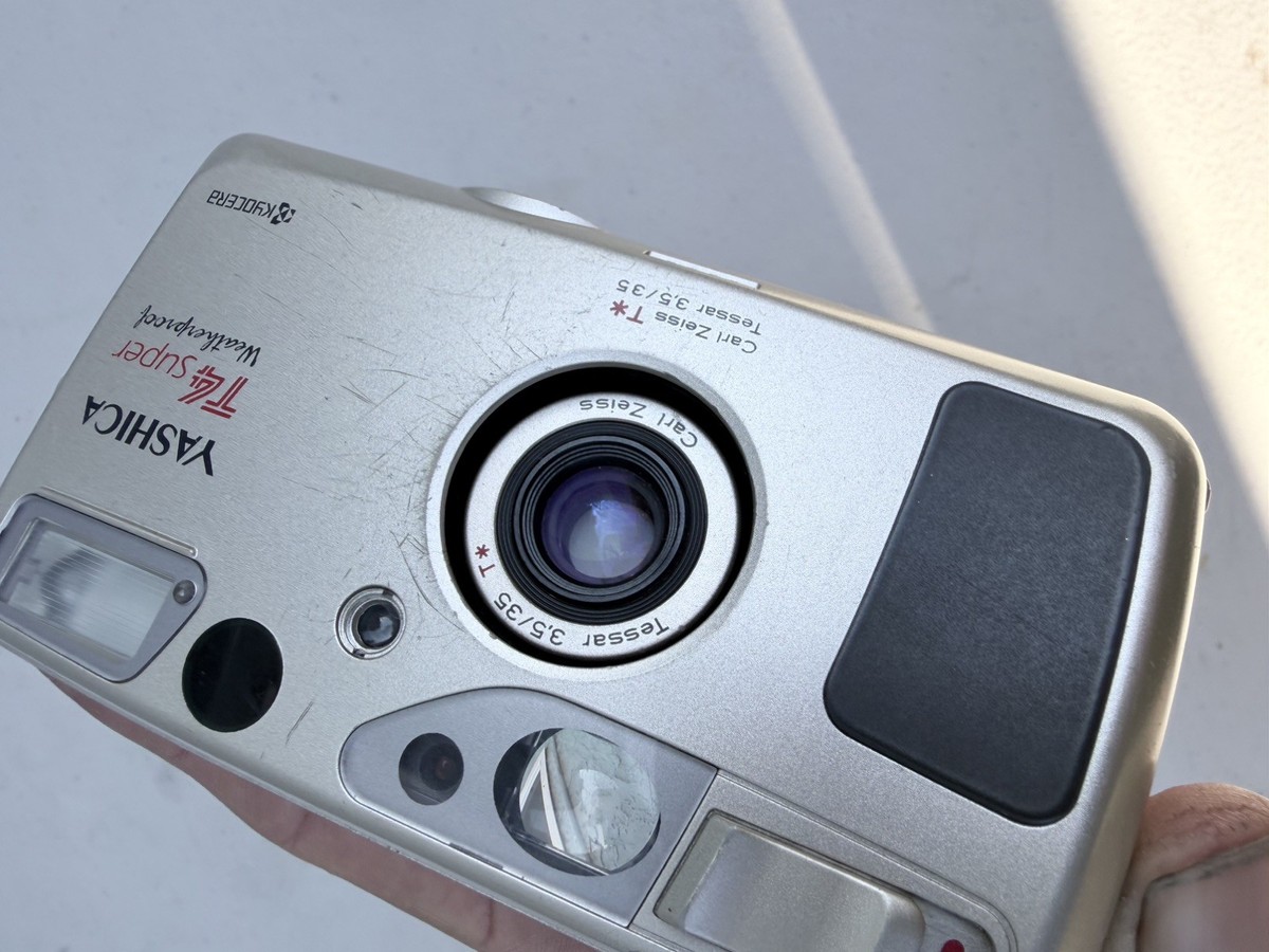 Yashica T4 Super D 35mm Point and Shoot Film Camera Flash doesn't