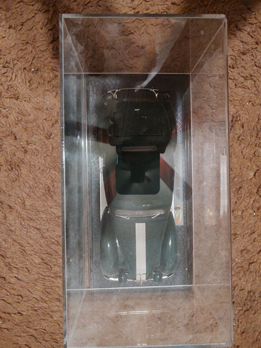 Signature Models- 1936 Pontiac Deluxe, Green 1:18 with Cover - Picture 3 of 3