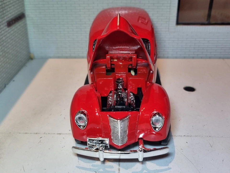 Coca-Cola Gift Ford 1940 Christmas Sedan Truck Coke Delivery 1:24 Scale P Model - Image 3 of 4