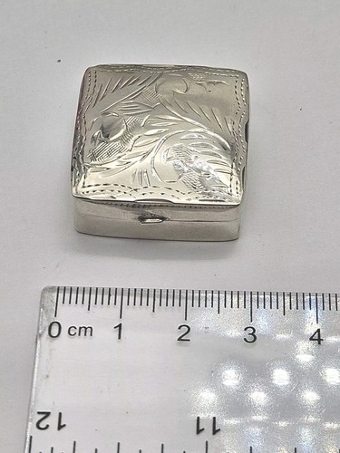 Halkmarked Sterling Silver Miniature Square Floral Pill Box. Ari Norman - Picture 10 of 10