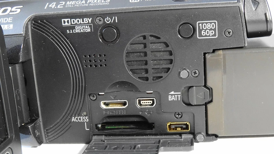 Panasonic HDC-TM700 Full HD AVCHD 32 GB 3MOS Video Camera NTSC System - Image 4 of 4