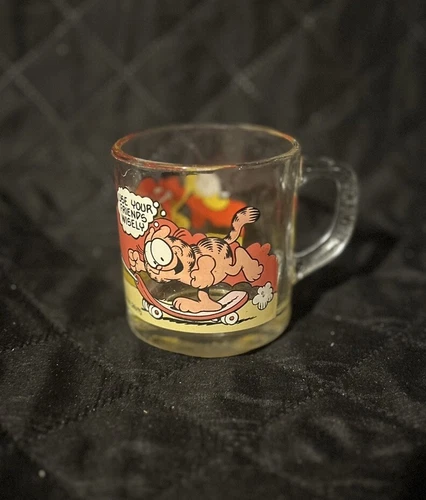 Vintage 1978 McDonald's Garfield Glass Coffee Cup Mug “Use Your Friends Wisely”