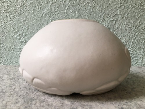 Vintage Van Briggle Art Pottery Oak Leaf Acorn Bowl Vase Eggshell White Planter - Picture 9 of 11