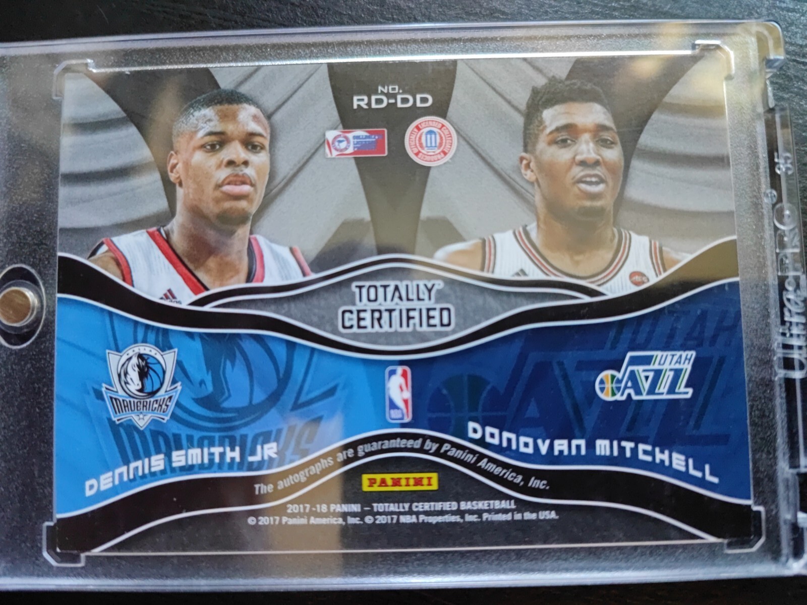 Donovan Mitchel / D.Smith 2017-18 Totally Certified Rookie Duals Auto Camo /25 - Bild 2 von 2