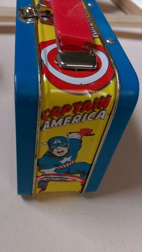 Mini lonchera Marvel Comics Carry All Tin Capitán América vive de nuevo - Imagen 11 de 11