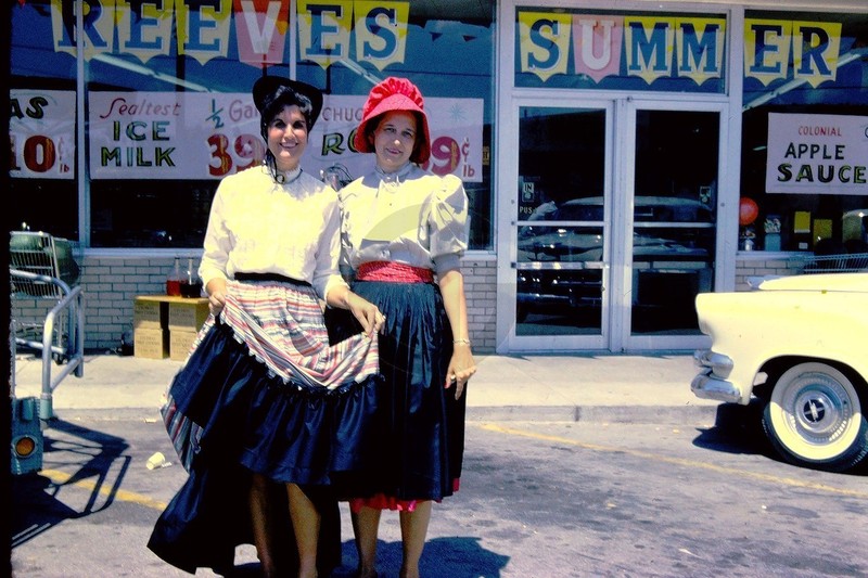 Old Fashioned Days Sale Reeves Food Centers, Bowling Green KY: 1960's 35mm Slide