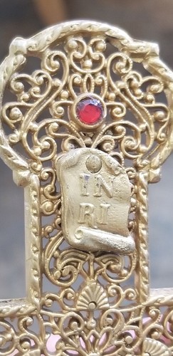 Vintage Ornate Filigree Gold Tone Crucifix W/4 Red Stones - Picture 7 of 11