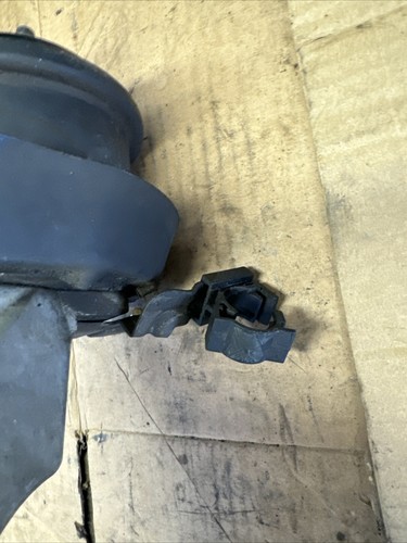 06-08 Infiniti M35 RWD Left Engine Mount and Insulator 11233-EG001 11220-EG001 - Picture 12 of 14