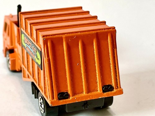 1983 Hot Wheels Workhorses Orange Trash Truck New In Card Sanitation - Picture 4 of 5