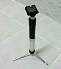 UNBRANDED TABLE TOP TRIPOD 1 FOOT TALL