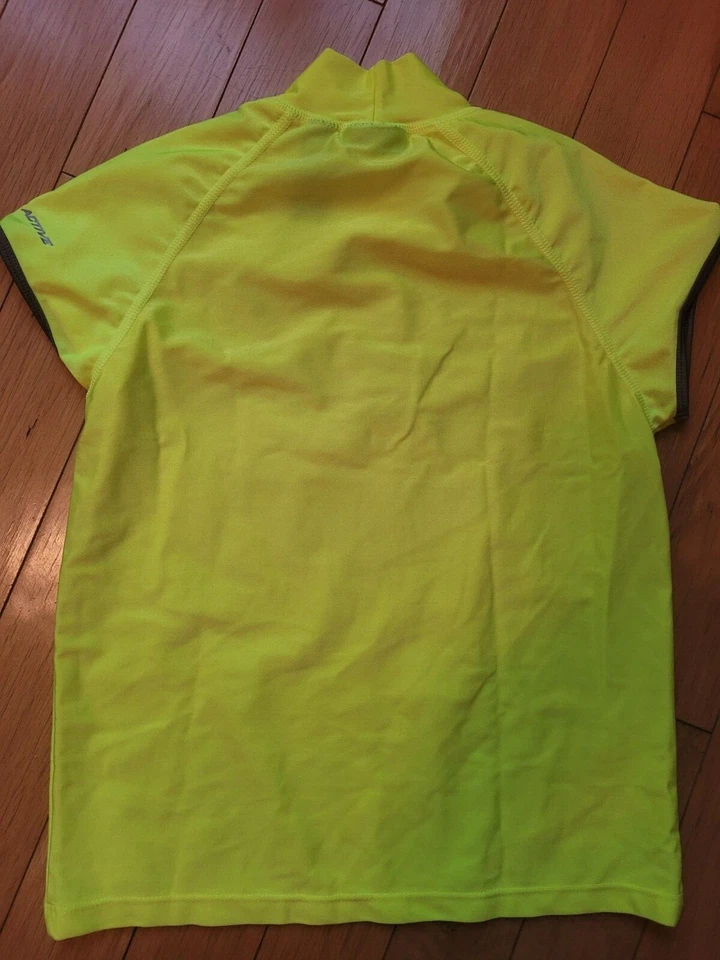 Nuevo DKNY Manga Corta Cuello Tortuga Brillante Rush Guard Talla L, se adapta a niños 8-12 años  Foto 2 de 4