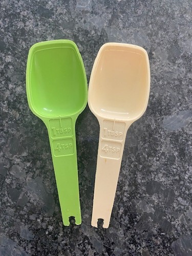 Vintage TUPPERWARE Replacement Variety Measuring Spoons -Yellow, Green, & Almond - Picture 2 of 8