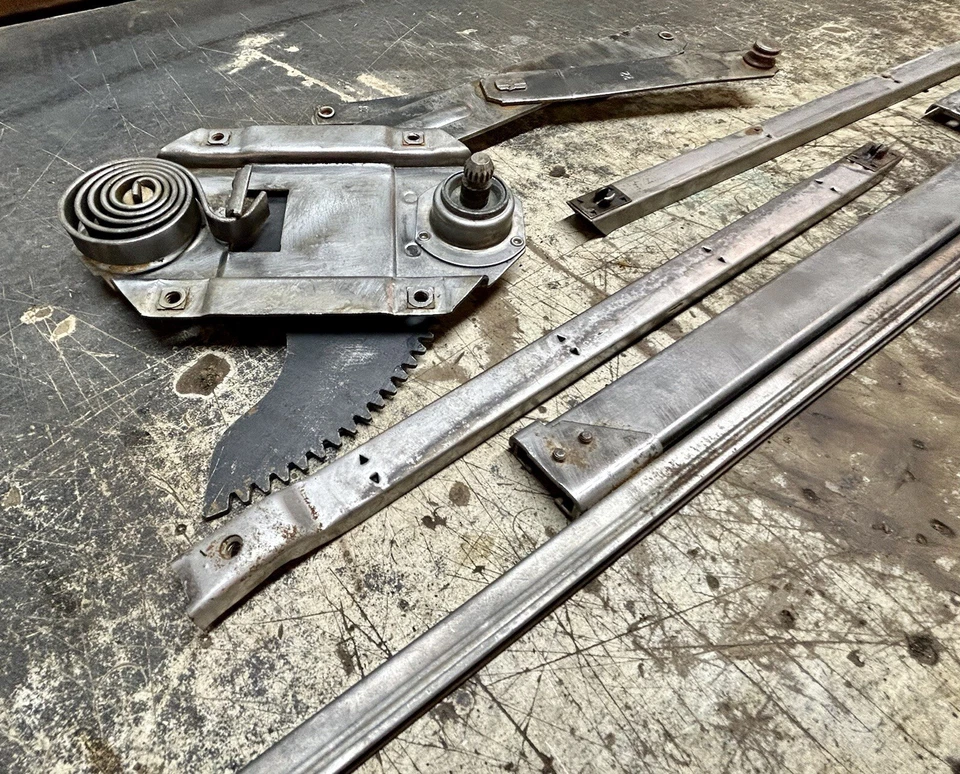 1955 - 1957 CHEVY & PONTIAC 4/D POST & WAGON L. REAR DOOR WINDOW REG. (USED) A+ - Image 3 of 4