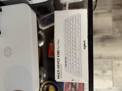 Logitech Multi-device K380 Wireless Bluetooth Keyboard - Rose - 第 1/4 張圖片