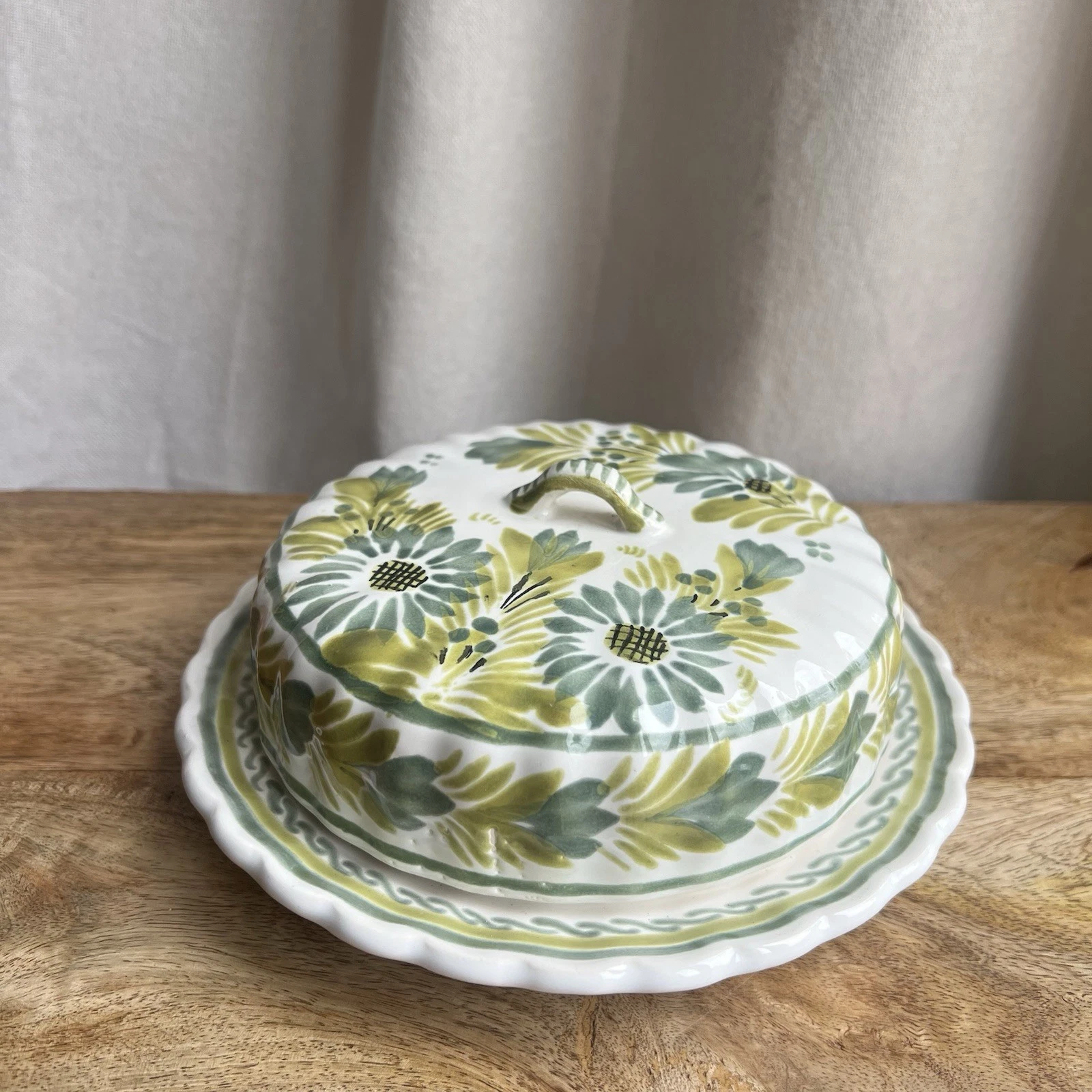 Quimper French Pottery Vintage Covered Round Butter Or Cheese Dish Hand Painted
