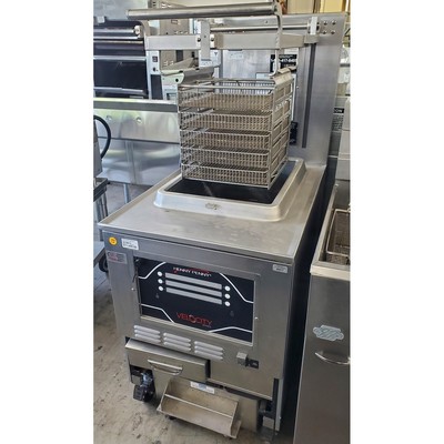 Henny Penny OXE-100 Fryer, 75 Pounds, Programmable Controls, 208V/60/3-ph, Used
