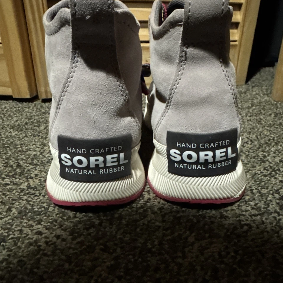 Botas impermeables Sorel para niñas jóvenes, cordones elásticos sin cordones púrpura y rosa / talla 4 Foto 2 de 4