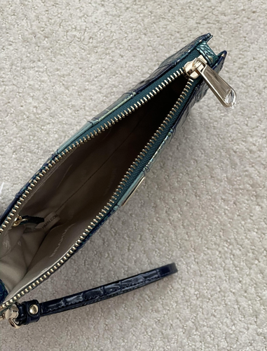 Brahmin DAISY grande fermeture éclair Lthr poignet pochette BLUE FLASHBACK dragon dauphin neuf avec étiquette - Photo 15/15