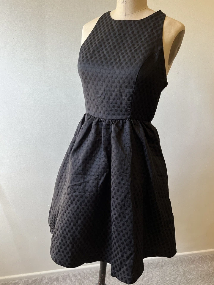 Novo com etiquetas Little Black Dress preto fit and flare sem mangas S coquetel casamento - Imagem 2 de 4