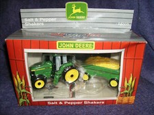 JOHN DEERE TRACTOR SALT & PEPPER SET OF 2 MADE IN USA NEW IN BOX