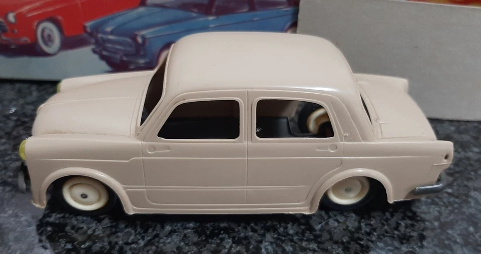 # INGAP # FIAT 1400, BEIGE, scala 1/32circa, plastica. SUPERMINT IN BOX  - Immagine 2 di 4