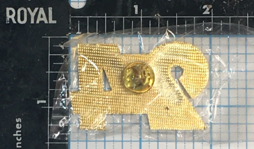 SPORTS ATHLETE PLAYER UNIFORM JERSEY NUMBER # 24 GOLD FINISH PIN BADGE NEW - Image 2 of 3