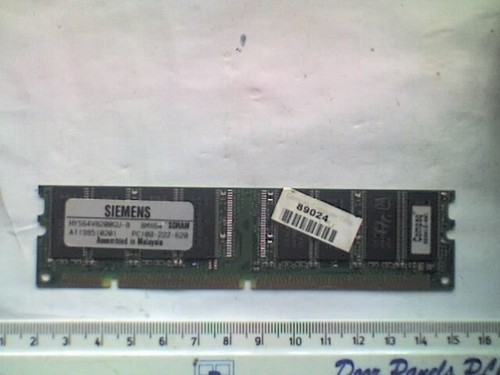 Siemens HYS64V8200GU-8 CL2 64MB 100MHz 168pin PC100-222-620 SIMM Memory - Bild 1 von 3