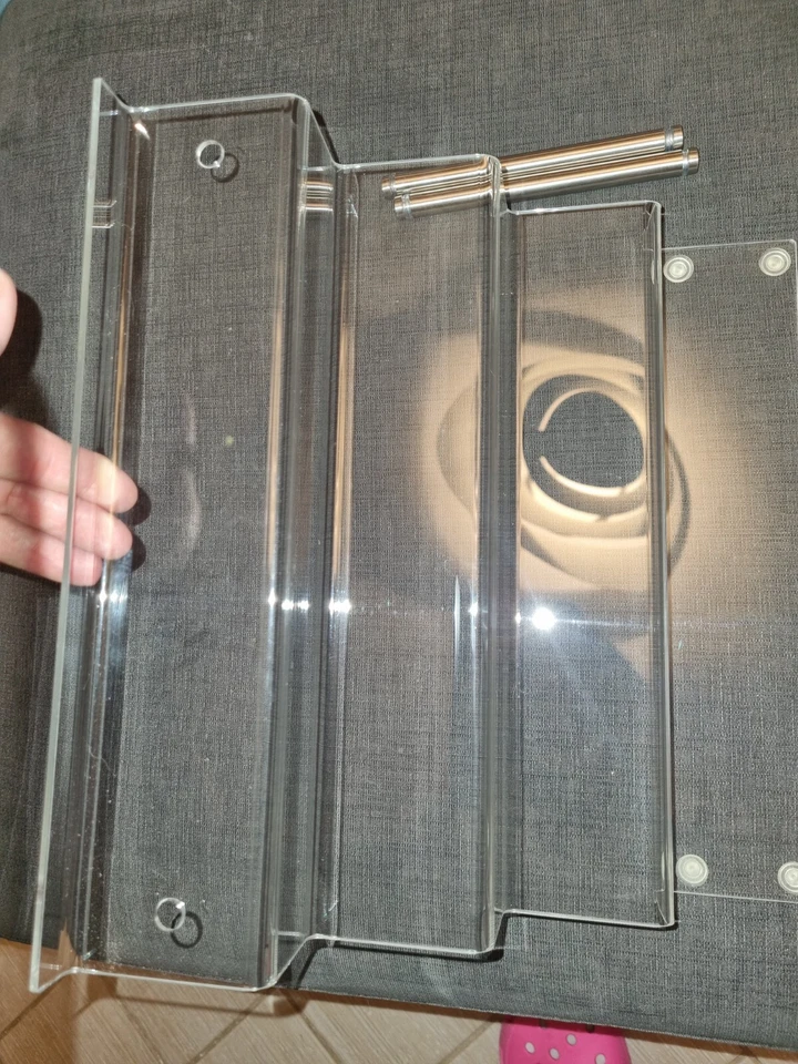 Espositore In Plexiglass A Scaletta 4 Ripiani Trasparente - Immagine 2 di 4