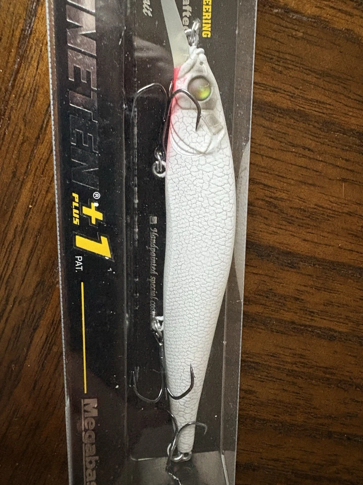 Megabass Vision 110 Plus 1 mariposa blanca Foto 2 de 4