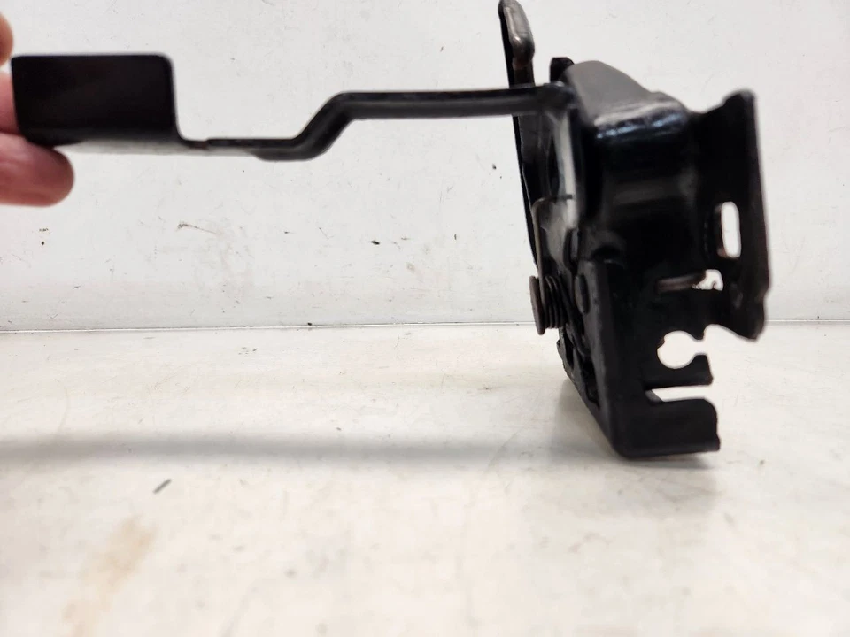 2005 Ford F250SD (Crew) Hood Release Latch - Image 3 of 4