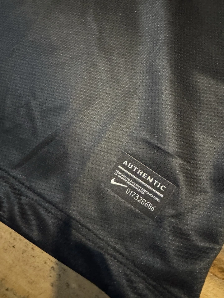 Camiseta Manchester City 2013-14 visitante negra dorada #16 Kun Agüero grande Nike Foto 4 de 4