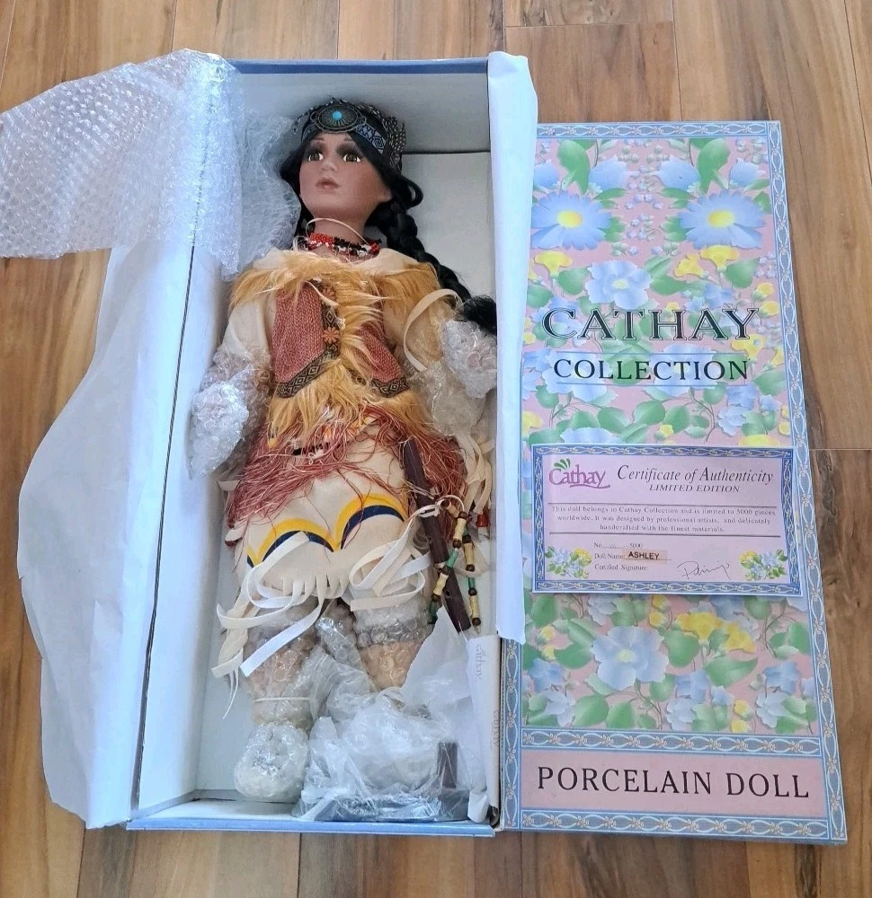 VENDU - Poupée collection en porcelaine au baiser - Le Grenier de Lisette