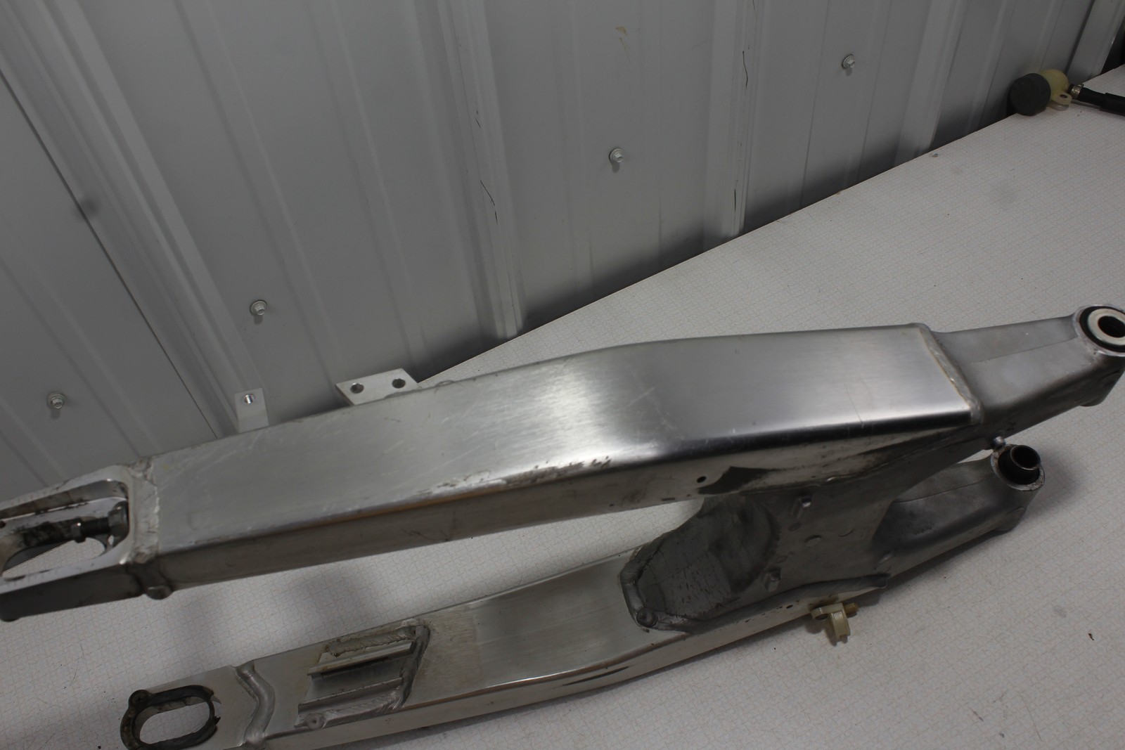 05 HONDA CRF250R SWINGARM SWING ARM SUSPENSION 52200-KRN-710