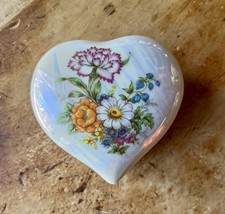 Trinket Box Emson Heart Shaped Opalescent Floral Lid Porcelain Vintage Jewelry