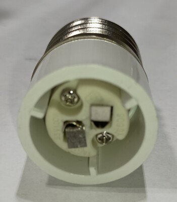 USA - Adapter E26 E27 base to MR16 bulb 250V light Edison Push In Converter