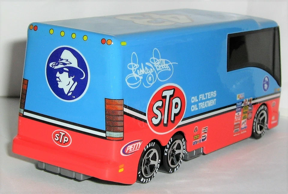 1/43 HOT WHEELS / NASCAR LEGEND / RICHARD PETTY / STP = PASEOS DE LUJO = AUTOCARAVANA Foto 2 de 3