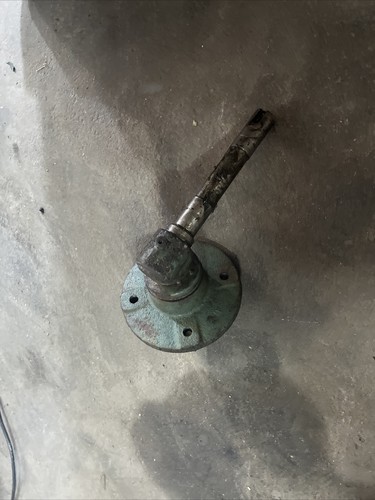 I USED YM2200 FRONT KEY WAY Spindle And Hub - Picture 4 of 6