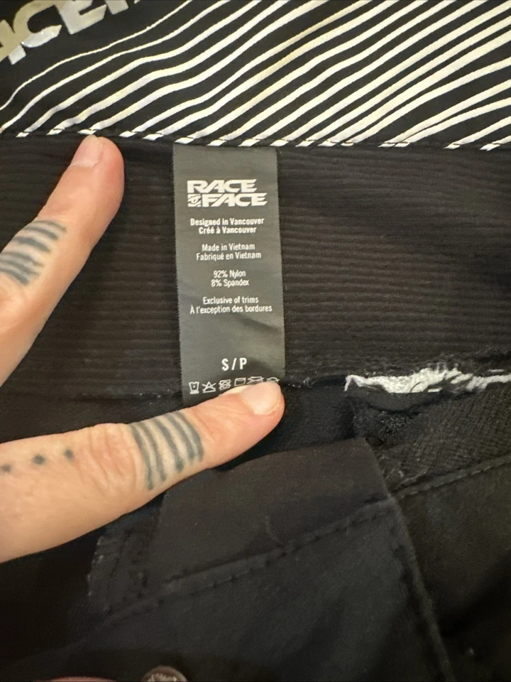 Pantalones Cortos Race Face Traverse MTB TALLA PEQUEÑA Negro Bicicleta Foto 2 de 4