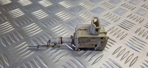 VW PASSAT B5 3B2 Zentralverriegelungsmotor 3B0810773 1.90 Diesel 81kw 31103195