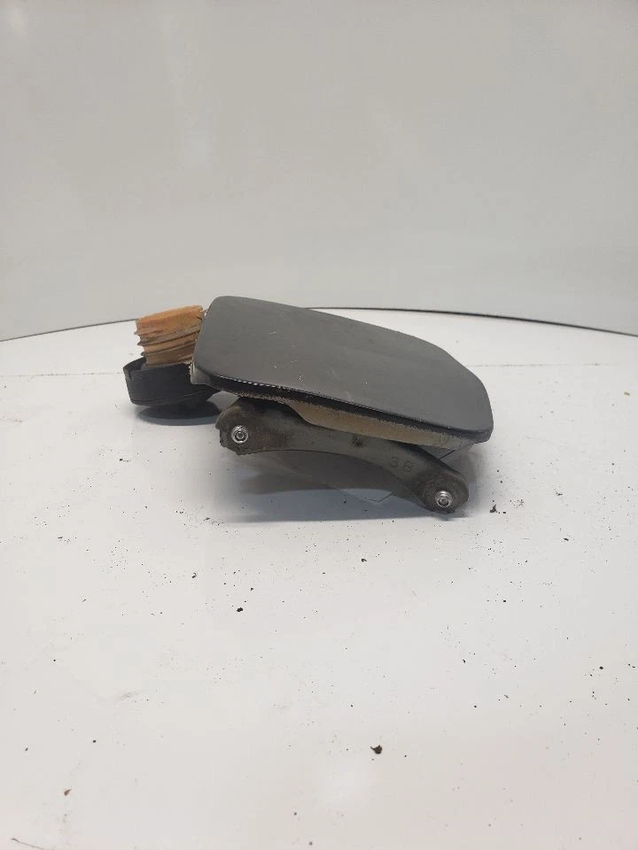 XB SCION  2005 Fuel Filler Door 1367065 - Image 3 of 4